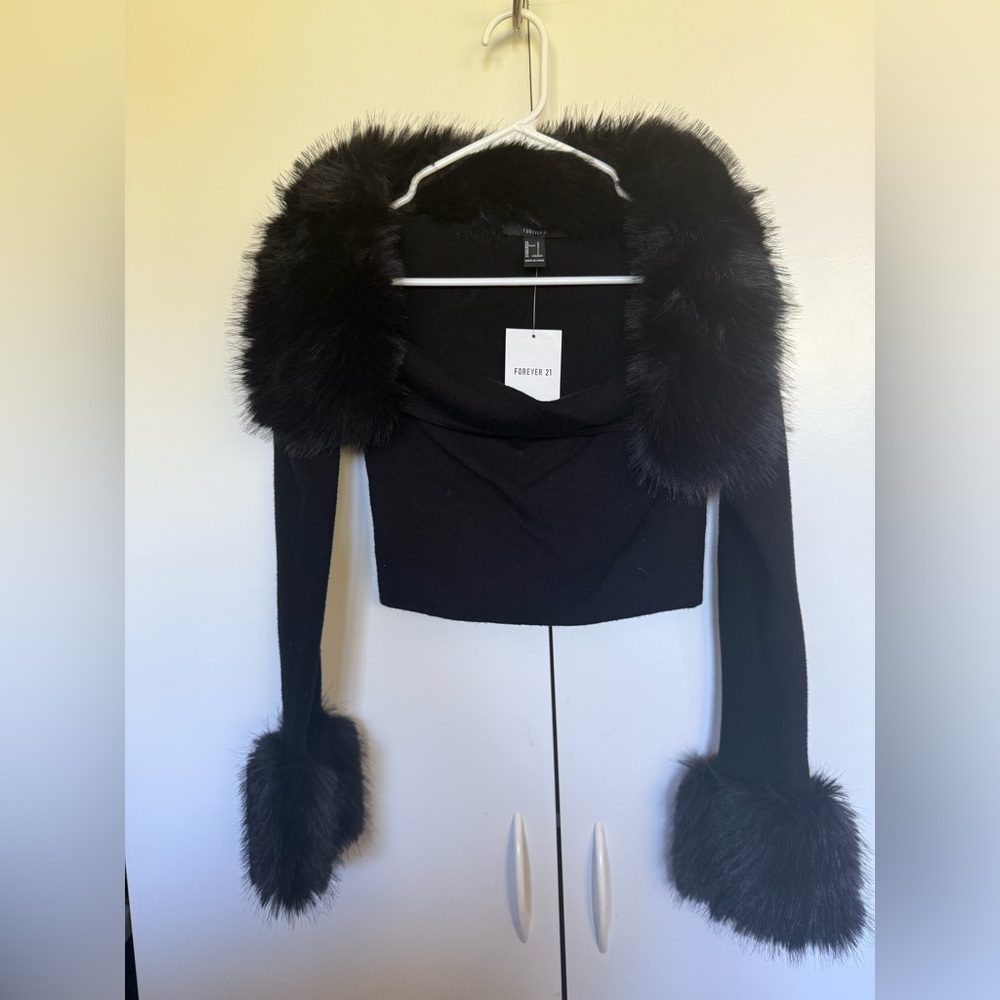 New sexy black cropped sweater with faux fur trim. Holidays. Animal costume